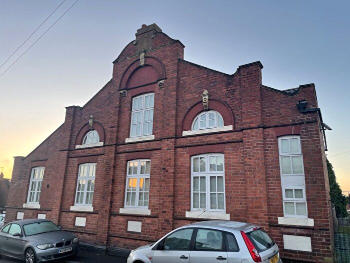 2 Bedroom Flat To Rent In Cradley Road, Dudley, West Midlands, DY2