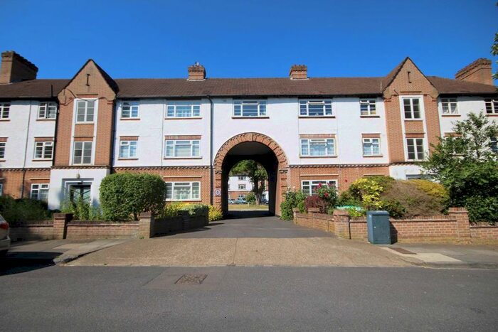 2 Bedroom Flat To Rent In Manor Road, Twickenham, TW2