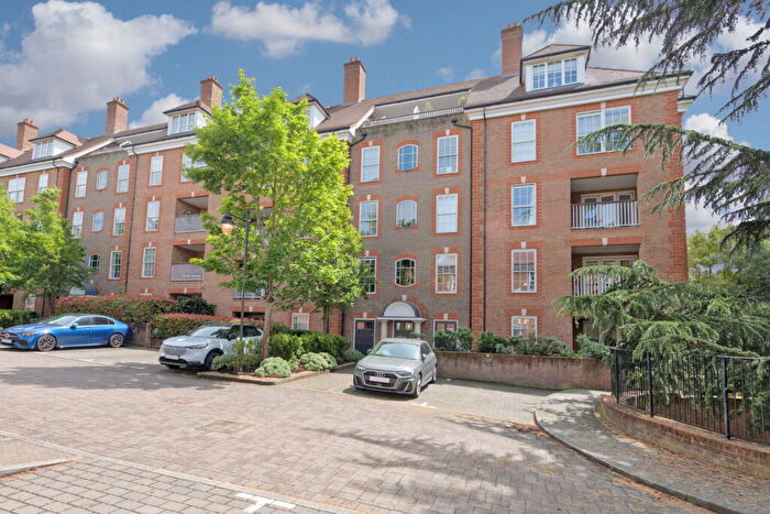 1 Bedroom Flat For Sale In Petunia Court, Finchley, N3