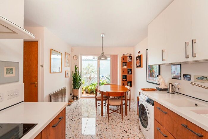 2 Bedroom Flat For Sale In Challenor Court, Harbourside, BS1