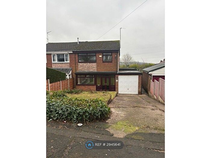 3 Bedroom Semi-Detached House To Rent In Brushes Road, Stalybridge, SK15
