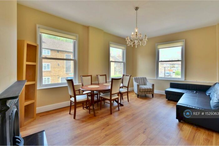 3 Bedroom Flat To Rent In Kenworthy Road, London, E9