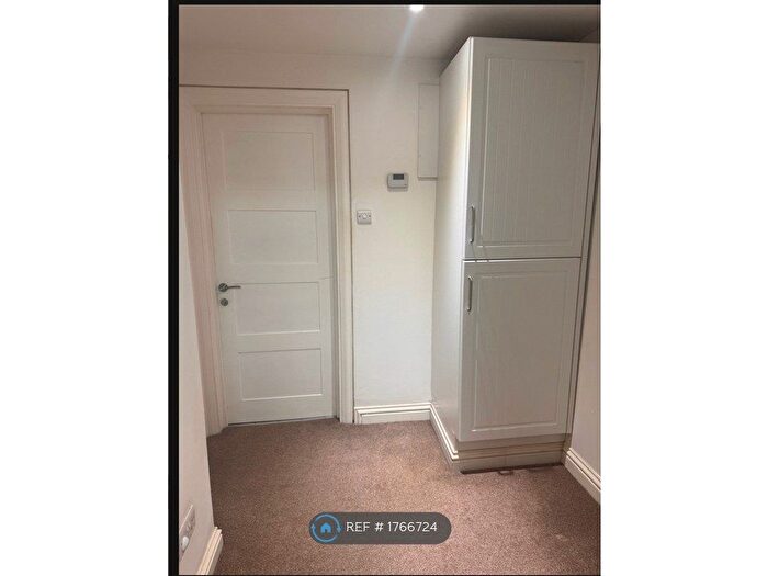 1 Bedroom Flat To Rent In Braddons Street, Torquay, TQ1