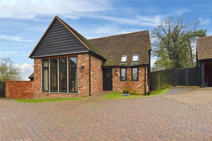 3 Bedroom Detached House To Rent In Henley Road, Marlow, Buckinghamshire, SL7