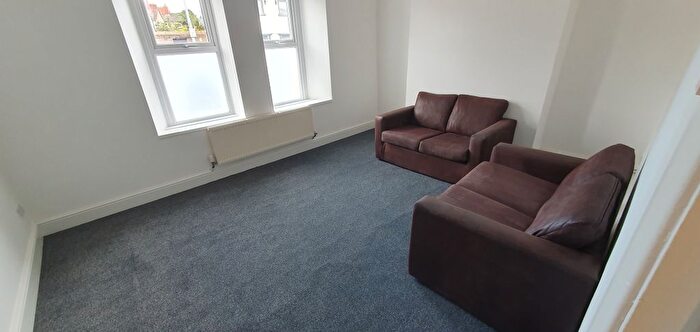 1 Bedroom Flat To Rent In Moira Place, Roath, Cardiff, CF24