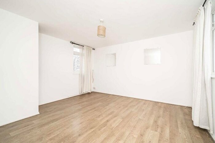 1 Bedroom Flat To Rent In Pakenham Close, Balham, SW12