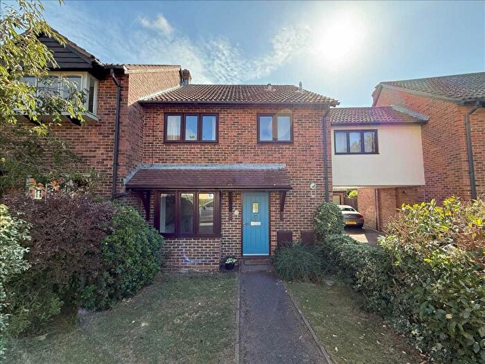 3 Bedroom Semi-Detached House To Rent In Herne Road, Petersfield, Petersfield, GU31