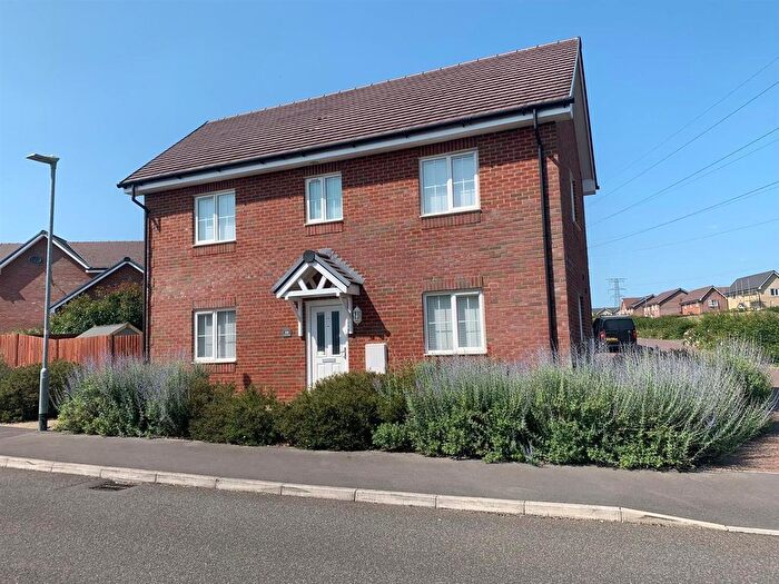 3 Bedroom Semi Detached House For Sale In Peake Way, Charlton, Andover, SP10