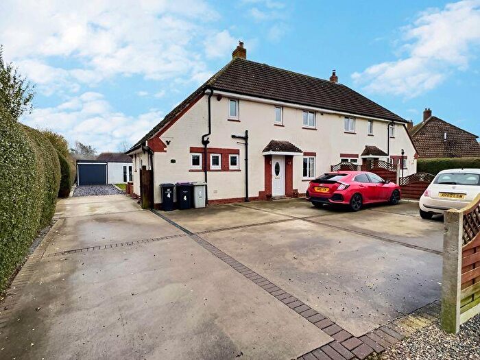 3 Bedroom Semi-Detached House For Sale In Carters Garth Close, Grainthorpe, LN11