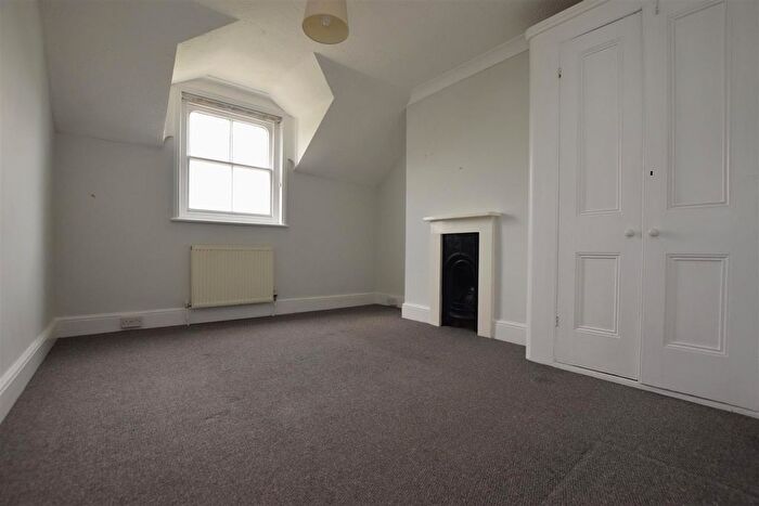 2 Bedroom Flat To Rent In Cornwallis Gardens, Hastings, TN34