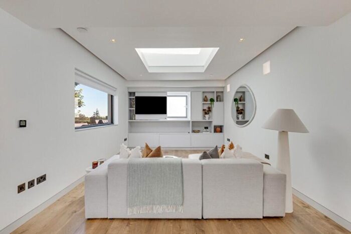 4 Bedroom Terraced House To Rent In Rosslyn Mews, Hampstead, NW3