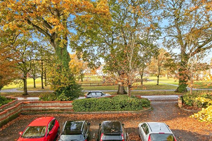 2 Bedroom Flat For Sale In Three Cuppes Lane, Salisbury, Wiltshire, SP1