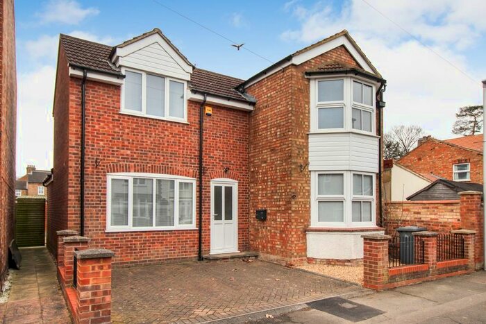 5 Bedroom Detached House To Rent In Thornton Street, Kempston, Bedford MK42