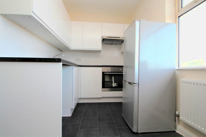 1 Bedroom Flat To Rent In Barnsbury Lane, Surbiton, KT5