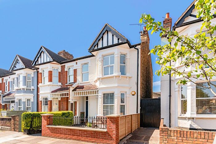 1 Bedroom Flat For Sale In Adelaide Road, Ealing, Northfields, W13