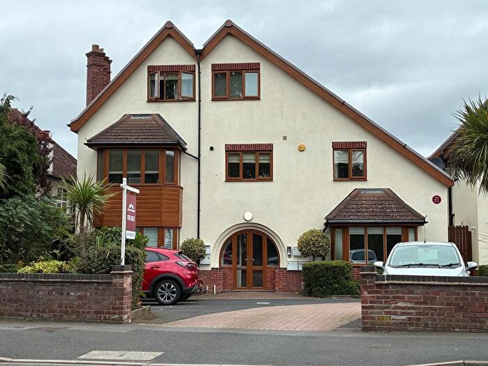 3 Bedroom Flat For Sale In Birmingham Road, Sutton Coldfield, B72