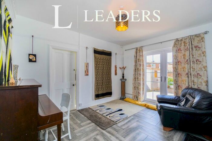 3 Bedroom Semi-Detached House To Rent In Saughall Rd, Chester, CH1