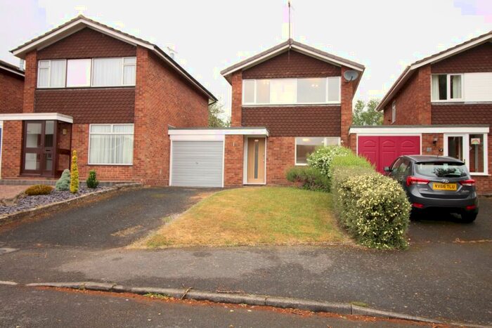 3 Bedroom Link Detached House To Rent In Kenyon Close, Bromsgrove, Worcestershire, B60