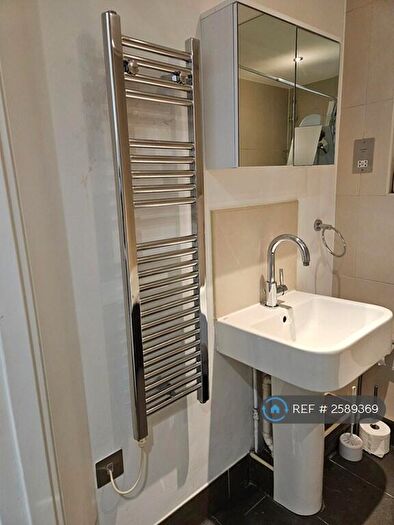 2 Bedroom Flat To Rent In Basilica, Leeds, LS1