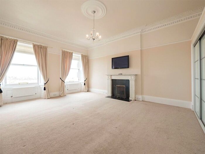 3 Bedroom Flat To Rent In Moray Place, Edinburgh, EH3