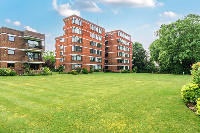 2 Bedroom Flat For Sale In Ray Mead Road, Maidenhead, SL6