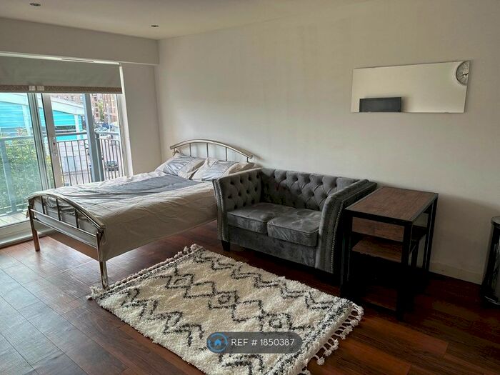 Studio To Rent In Curtiss House, London, NW9