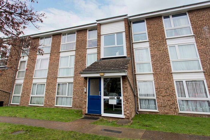 2 Bedroom Flat To Rent In Dellow Close, Newbury Park, IG2