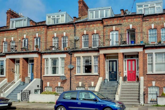 3 Bedroom Flat To Rent In Margravine Gardens, Barons Court, W6