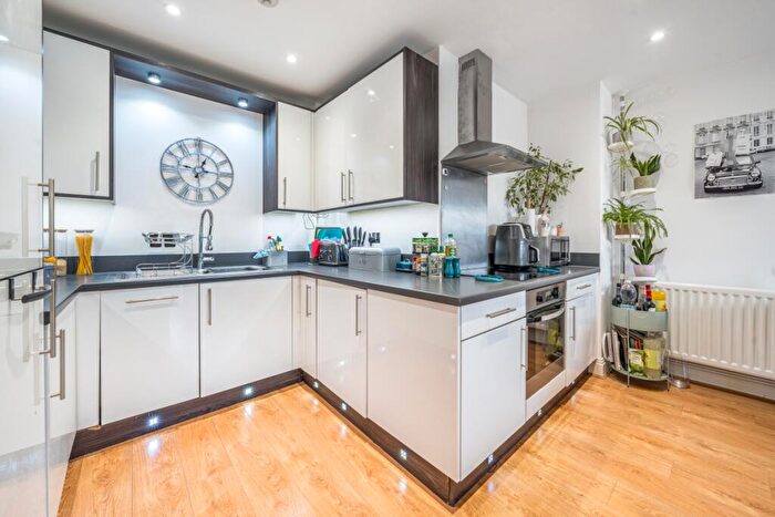 2 Bedroom Apartment To Rent In Heron Way Maidenhead, SL6