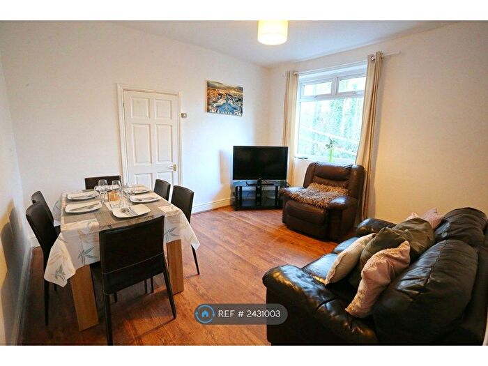 4 Bedroom Semi-Detached House To Rent In Wallness Lane, Salford, M6