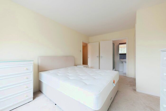 2 Bedroom Flat To Rent In Hanover Court, SW19