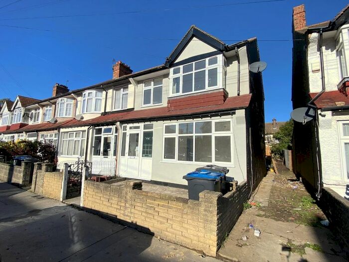 3 Bedroom End Of Terrace House To Rent In Warlingham Road, Thornton Heath, CR7