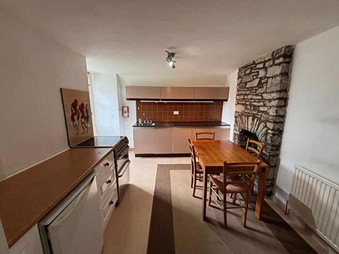 2 Bedroom Cottage To Rent In Dinefwr Courtyard, Llandeilo, Carmarthenshire., SA19