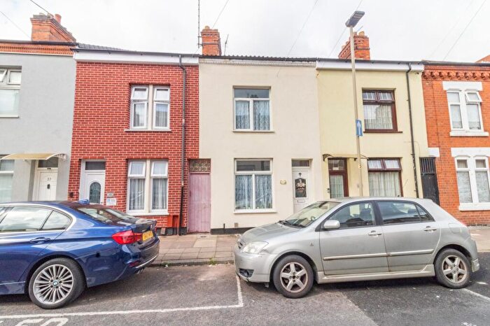 3 Bedroom Terraced House For Sale In Hart Road, Leicester, LE5