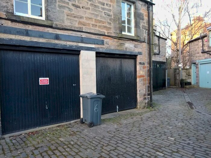 Detached House To Rent In Gloucester Square (Garage), Edinburgh, EH3