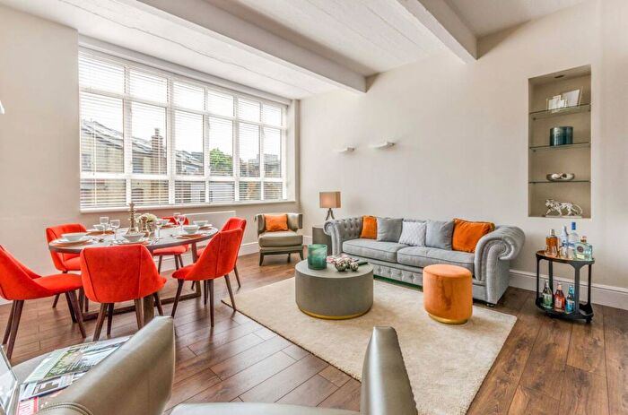 3 Bedroom Flat To Rent In City Reach, Islington, London, EC1V