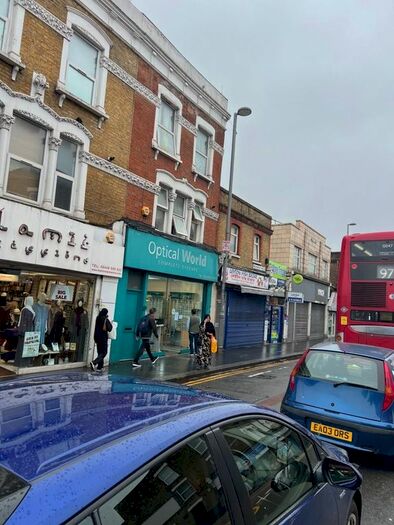 Terraced House To Rent In High Road Leyton, London, E10