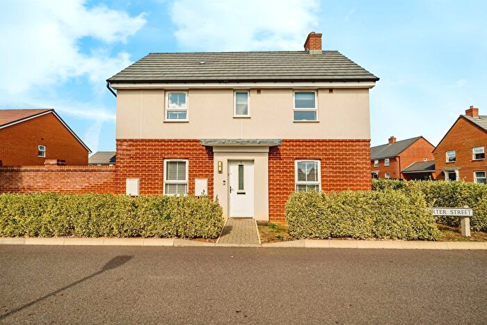 3 Bedroom Detached House For Sale In Darter Street, Broughton, Aylesbury, HP22