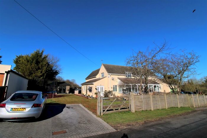 4 Bedroom Semi-Detached House For Sale In Badbury, Swindon, SN4