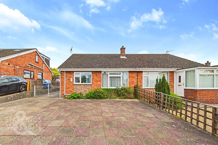 2 Bedroom Semi-detached Bungalow For Sale In Nuttele Close, Hempnall, Norwich, NR15