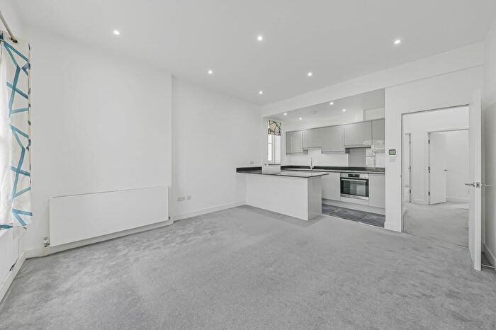 3 Bedroom Apartment To Rent In Buckland Crescent, Belsize Park, London, NW3