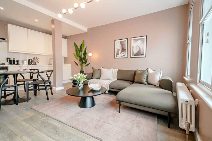 1 Bedroom Flat To Rent In West End, W1D