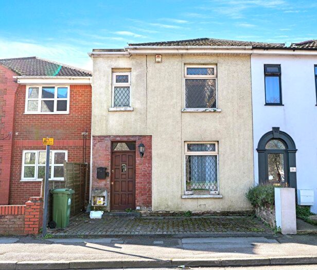 3 Bedroom Semi Detached House For Sale In Waterloo Road, Southampton, SO15