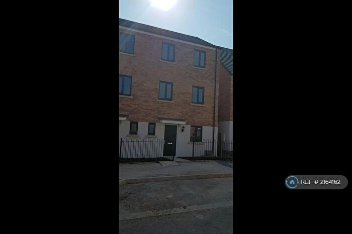 4 Bedroom Semi-Detached House To Rent In The Avenue, Corby, NN17