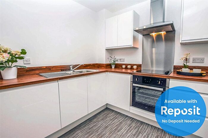 2 Bedroom Flat To Rent In Benbow Street, Sale, M33