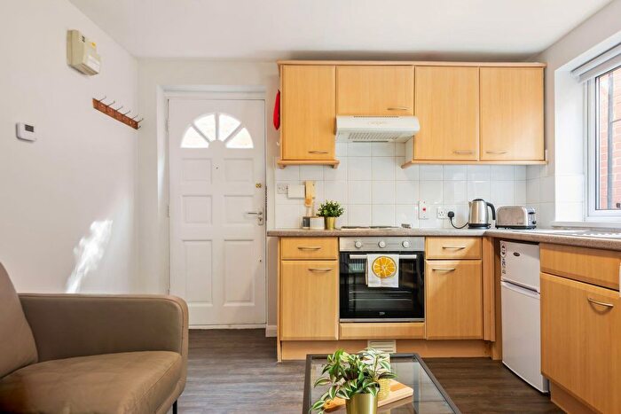 1 Bedroom Flat To Rent In Ash Road, Leeds, LS6