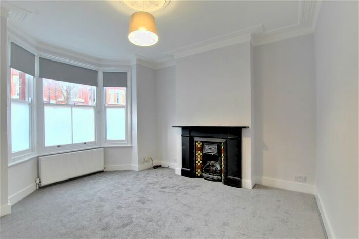 1 Bedroom Flat To Rent In Curwen Road, (), Shepherds Bush, W12