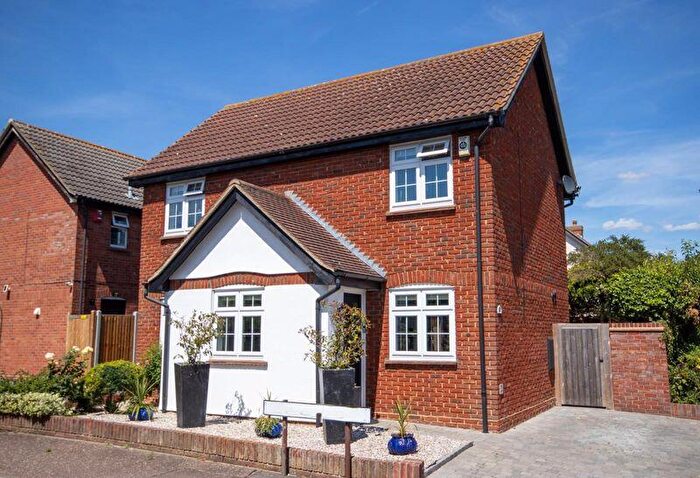 3 Bedroom Detached House For Sale In Petresfield Way, West Horndon, CM13