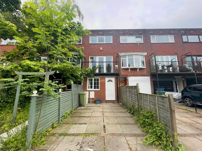 4 Bedroom Town House To Rent In Waterside, Peartree Bridge, Milton Keynes, MK6