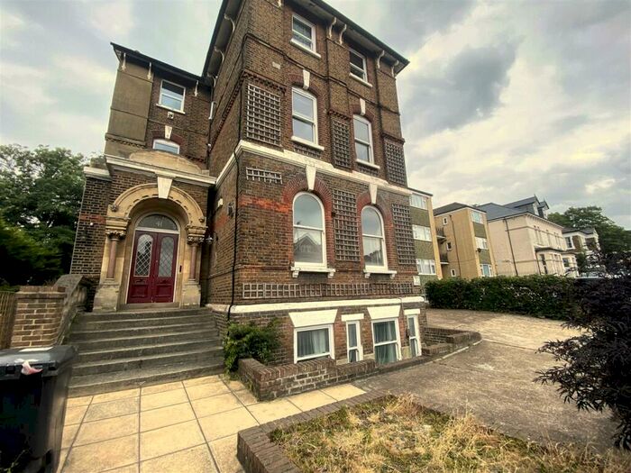 2 Bedroom Flat To Rent In Coombe Road, Croydon, CR0